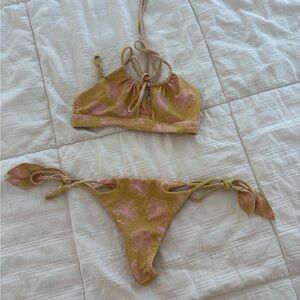 Benoa Honey Hibiscus Set